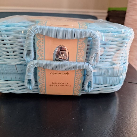 Light Blue Wicker Picnic Basket - Picture 2 of 3